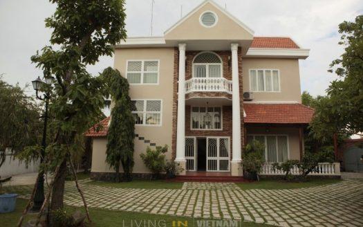 Villa with large garden for rent in HCMC district 2