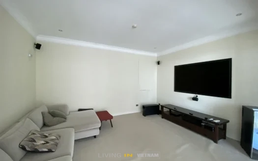 ID: 751 |  Vista Duplex | Partly furnished 4-BR apt with city view for rent