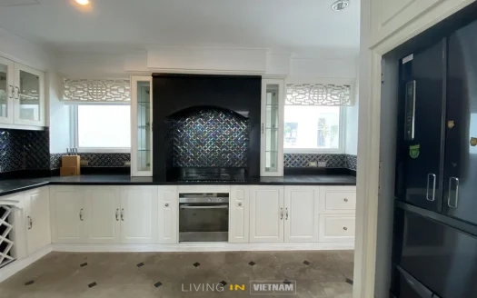 ID: 751 |  Vista Duplex | Partly furnished 4-BR apt with city view for rent