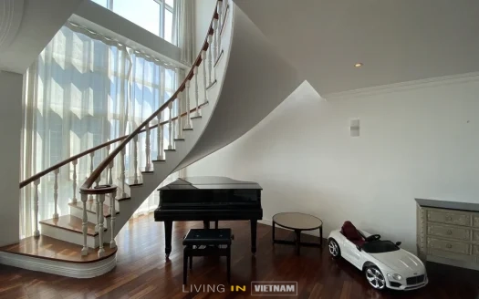 ID: 751 |  Vista Duplex | Partly furnished 4-BR apt with city view for rent