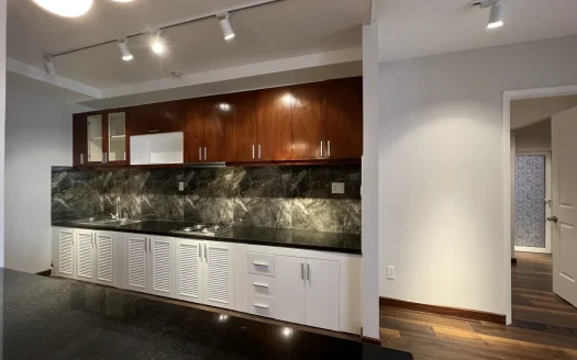 ID: 2150 | Large and centrally located 2BR apartment