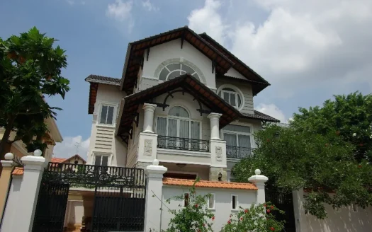 ID: 554 | House for lease in centrally located compound in Thao Dien