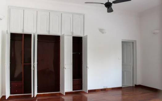 ID: 432 | French style villa with large garden for rent in Phu Nhuan compound