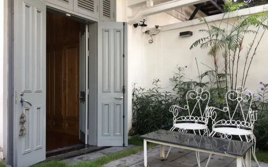 ID: 823 | Renovated French colonial villa close to Saigon CBD for rent