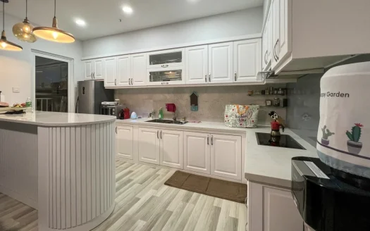 ID: 2228 | Tropic Garden | Great price for this 3BR apartment in block A