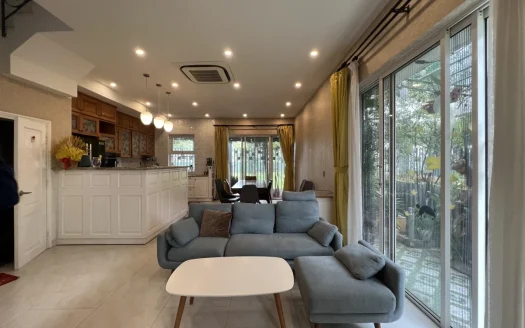 ID: 2216 | Looking for a spacious and comfortable house that can accommodate your whole family?