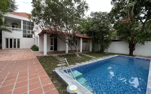 ID: 2152 | Renovated villa with large garden and private pool