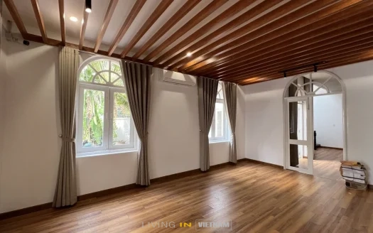 ID: 2152 | Renovated villa with large garden and private pool
