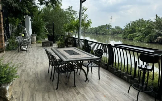 ID: 2469 | Riverfront house for rent in district 9