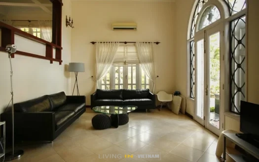 ID: 995 | Large 5-bedroom house with garden and private pool