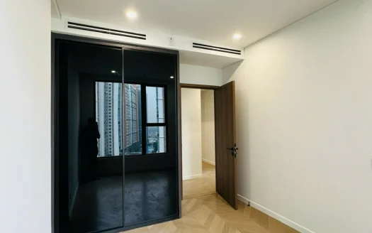 ID: 2758 | Lumiere Riverside | Unfurnished 3-Bedroom apt. in East tower for rent
